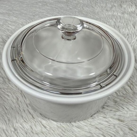 Vintage Chantal White 1qt Round Baking Dish with Glass Lid - Picture 3 of 9